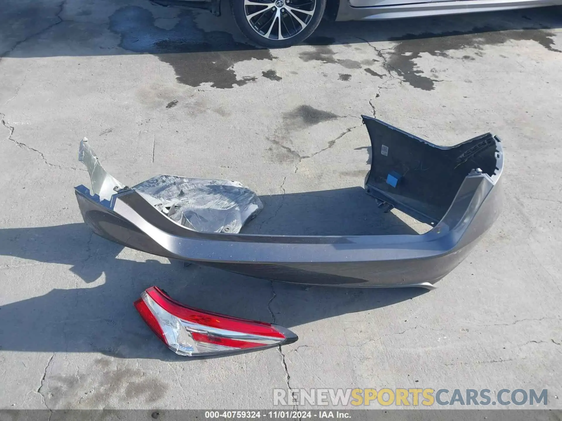11 Photograph of a damaged car 4T1J31AK3LU523085 TOYOTA CAMRY 2020