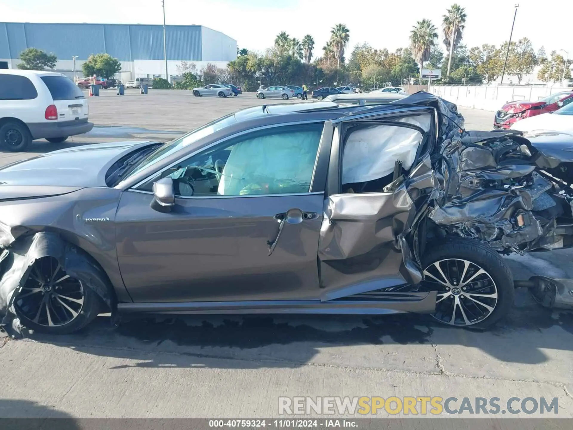 14 Photograph of a damaged car 4T1J31AK3LU523085 TOYOTA CAMRY 2020
