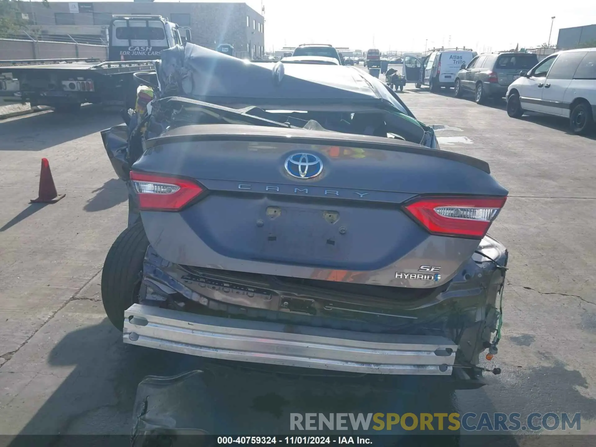 16 Photograph of a damaged car 4T1J31AK3LU523085 TOYOTA CAMRY 2020