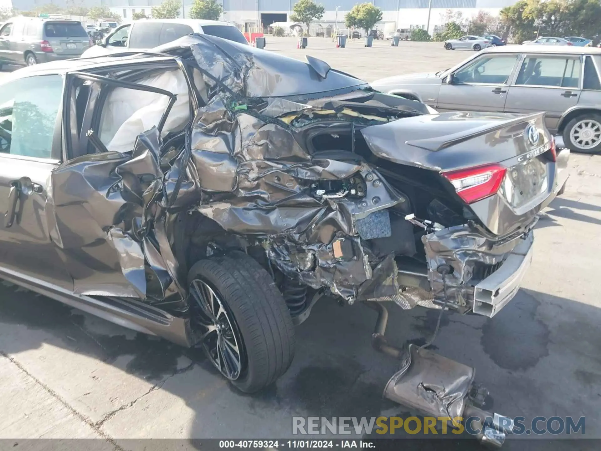 6 Photograph of a damaged car 4T1J31AK3LU523085 TOYOTA CAMRY 2020
