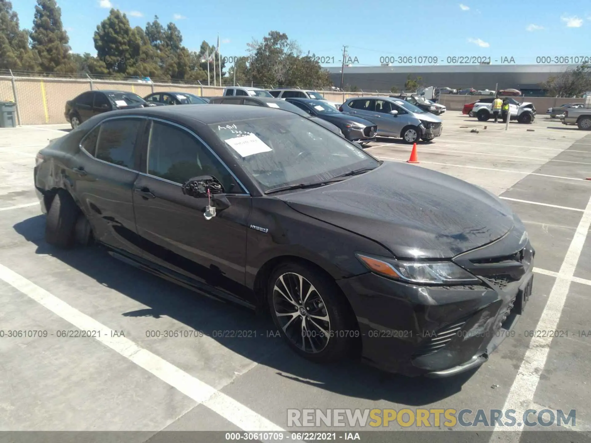 1 Photograph of a damaged car 4T1J31AK3LU524821 TOYOTA CAMRY 2020