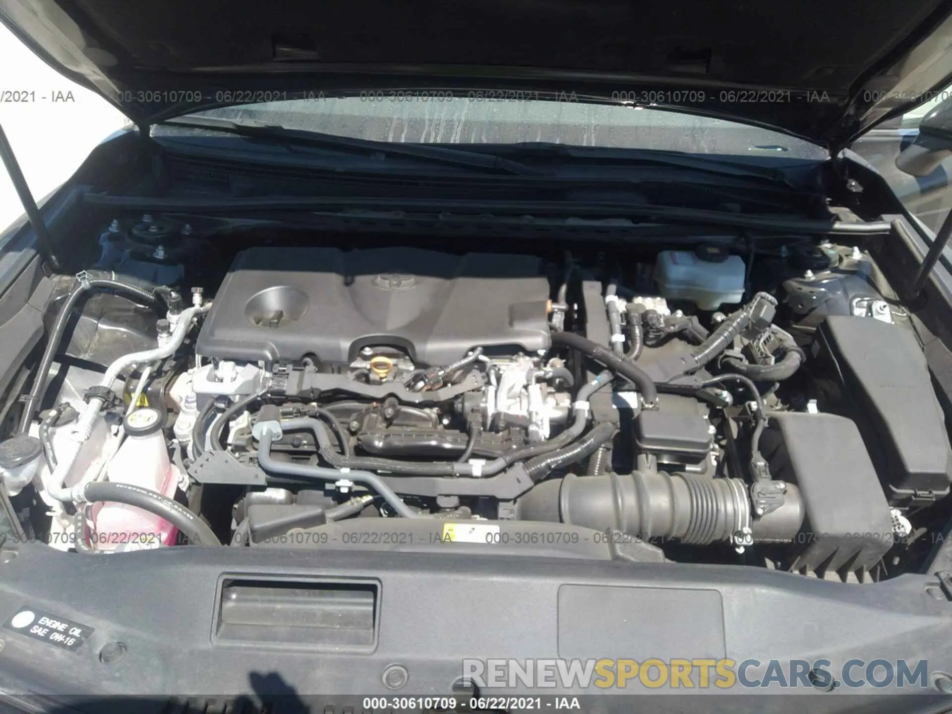 10 Photograph of a damaged car 4T1J31AK3LU524821 TOYOTA CAMRY 2020