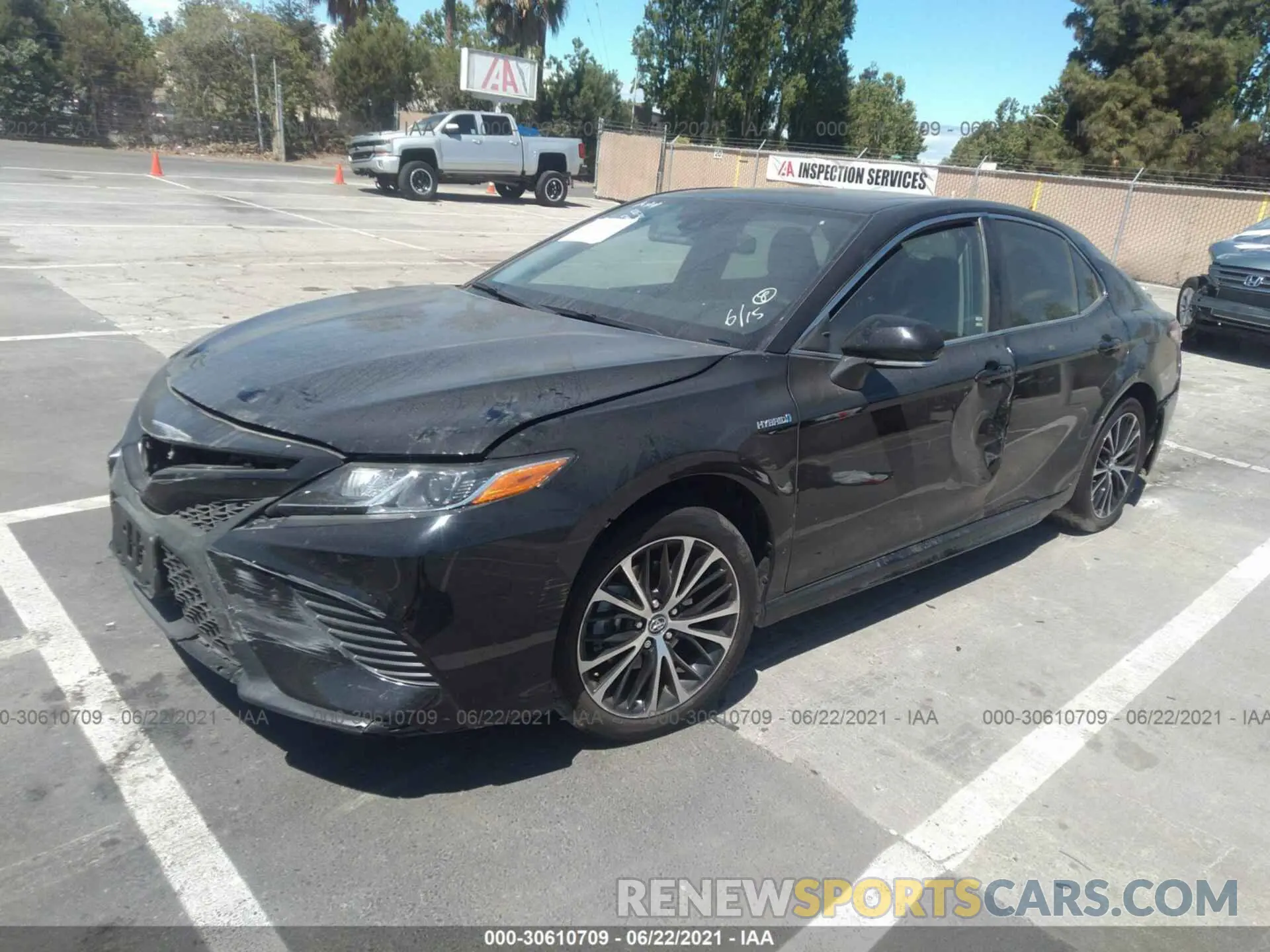 2 Photograph of a damaged car 4T1J31AK3LU524821 TOYOTA CAMRY 2020