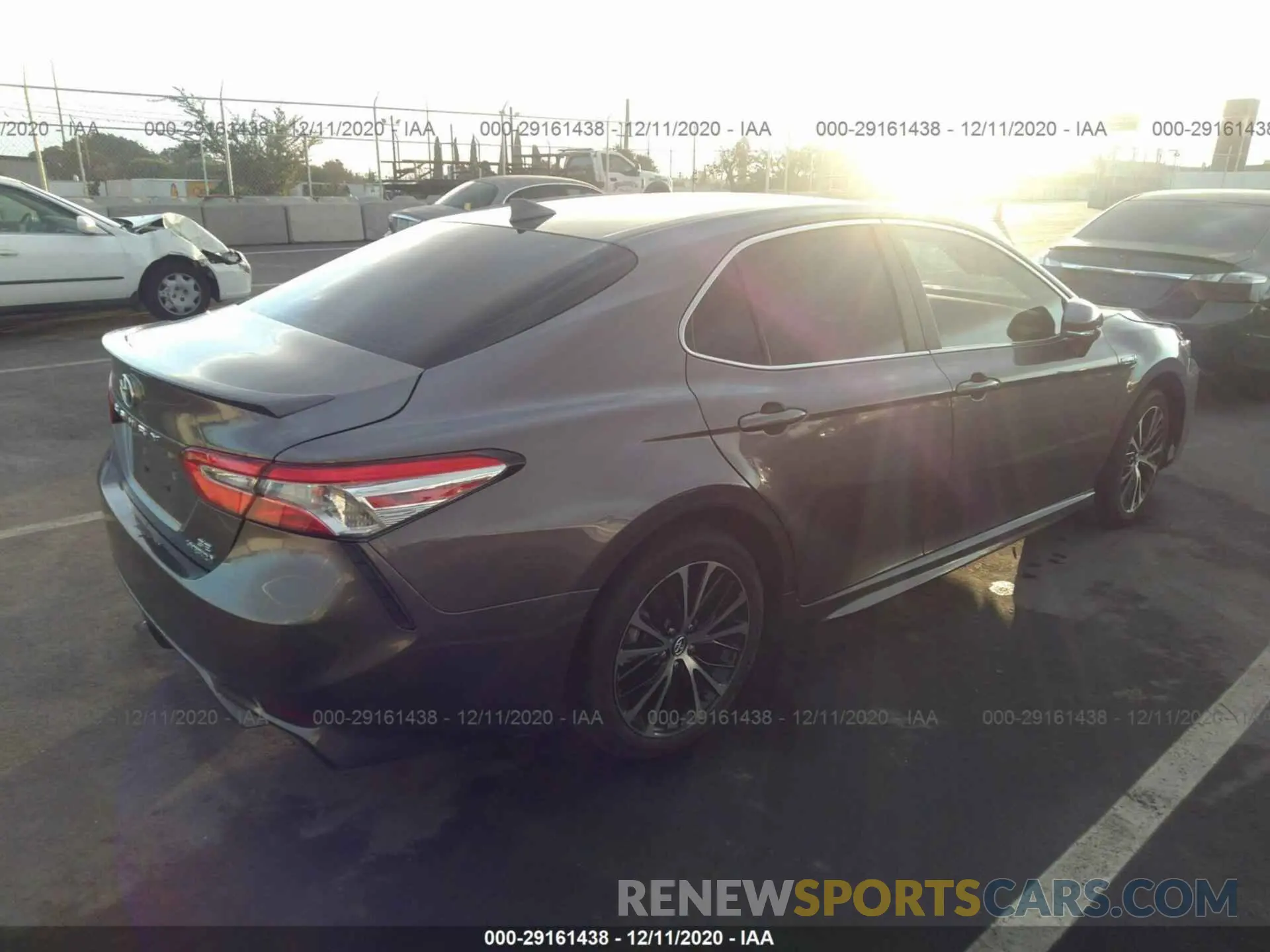 4 Photograph of a damaged car 4T1J31AK4LU518123 TOYOTA CAMRY 2020