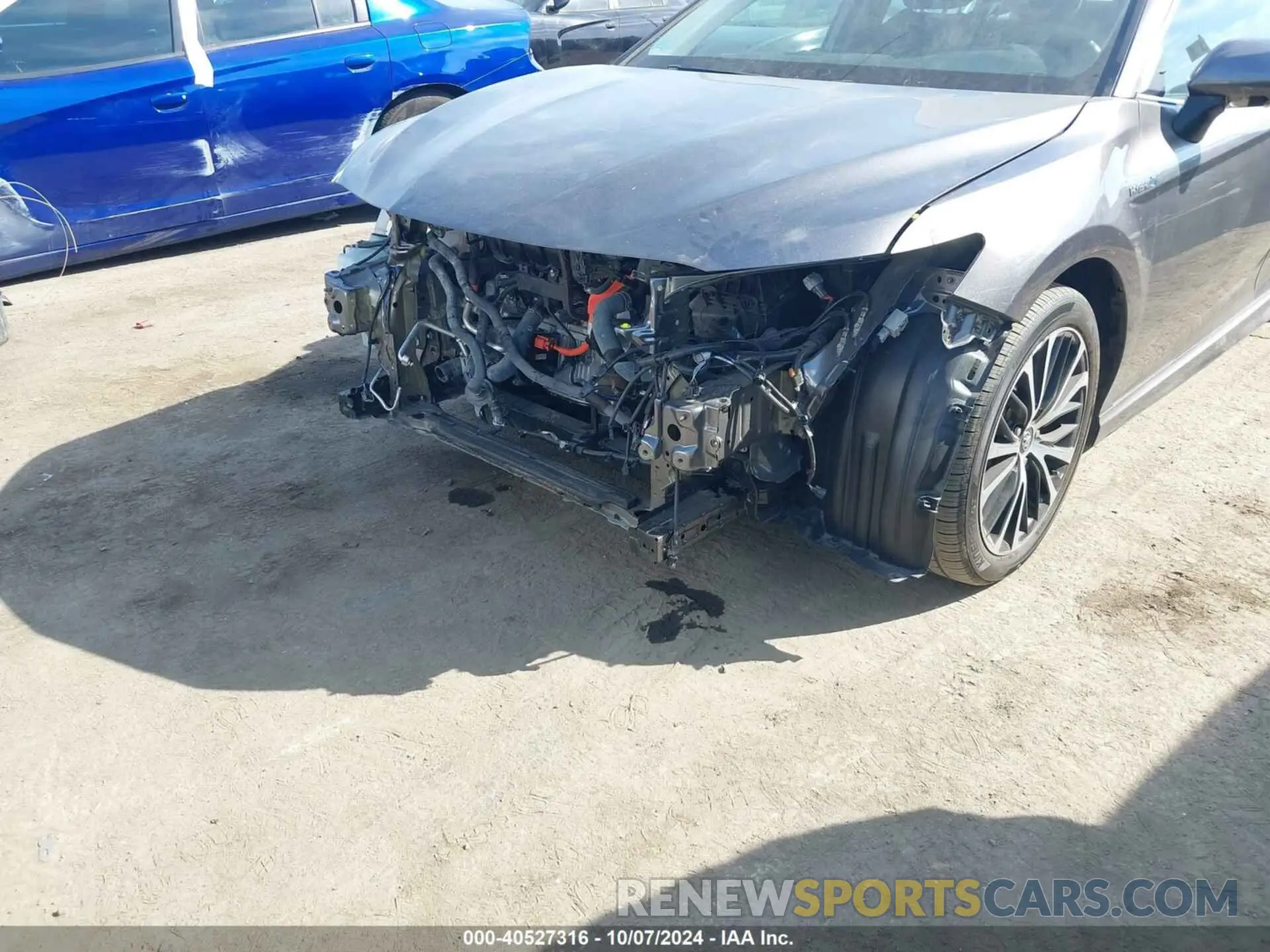 18 Photograph of a damaged car 4T1J31AK4LU518946 TOYOTA CAMRY 2020