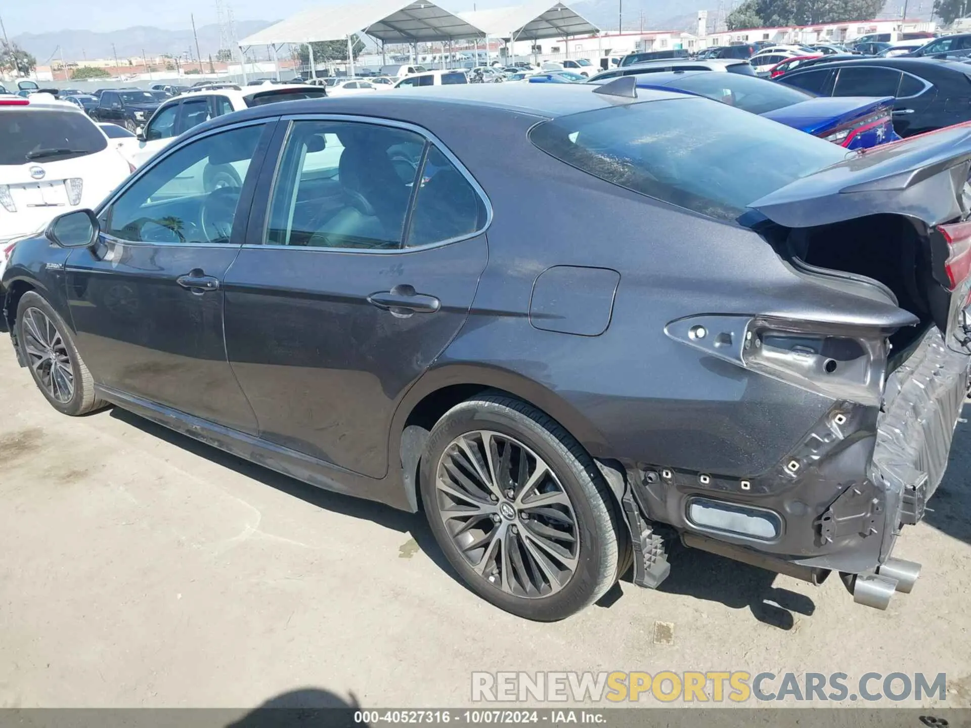 3 Photograph of a damaged car 4T1J31AK4LU518946 TOYOTA CAMRY 2020