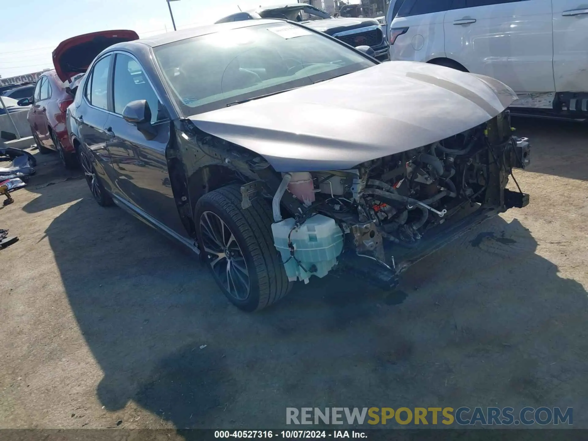 6 Photograph of a damaged car 4T1J31AK4LU518946 TOYOTA CAMRY 2020