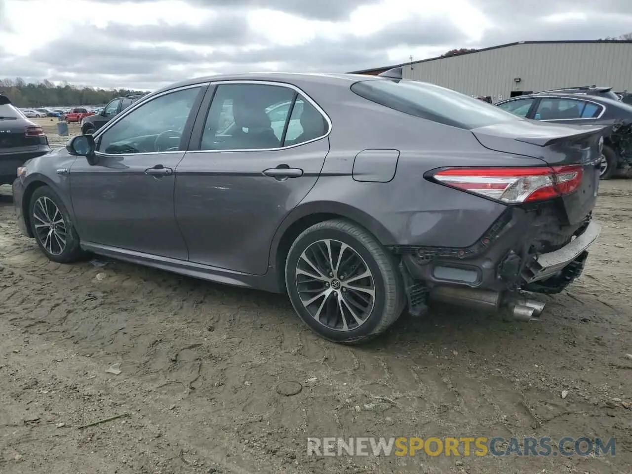 2 Photograph of a damaged car 4T1J31AK4LU528988 TOYOTA CAMRY 2020