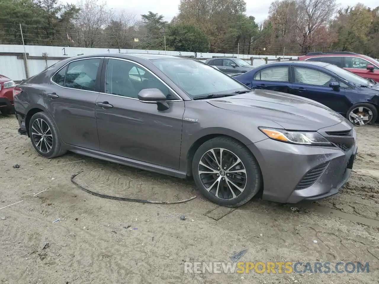 4 Photograph of a damaged car 4T1J31AK4LU528988 TOYOTA CAMRY 2020