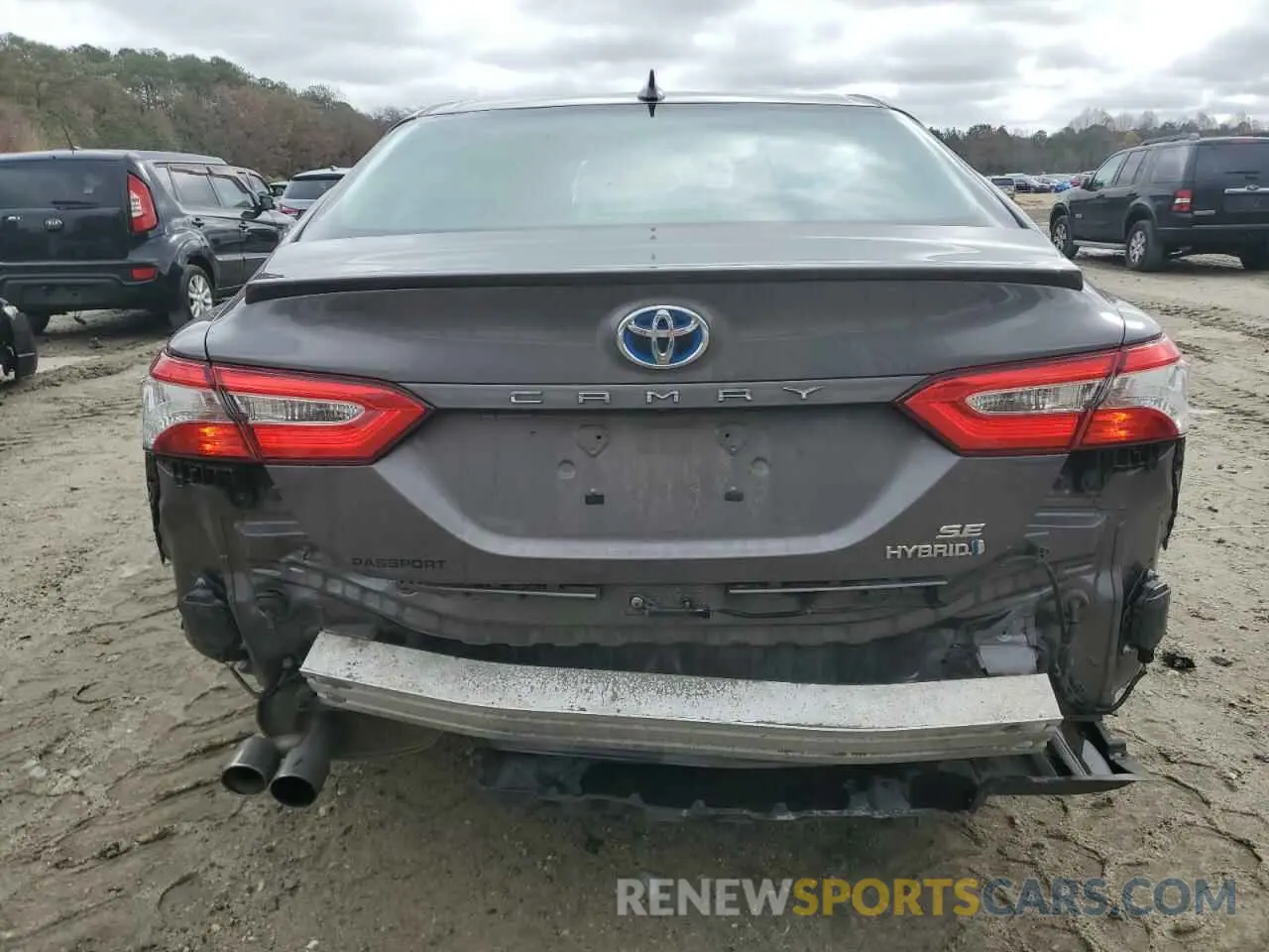 6 Photograph of a damaged car 4T1J31AK4LU528988 TOYOTA CAMRY 2020