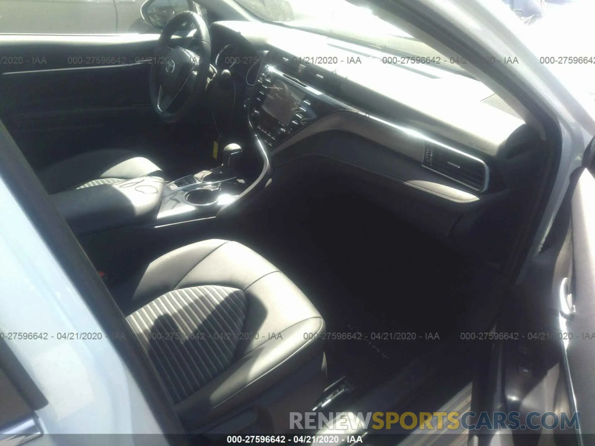5 Photograph of a damaged car 4T1J31AK5LU520592 TOYOTA CAMRY 2020