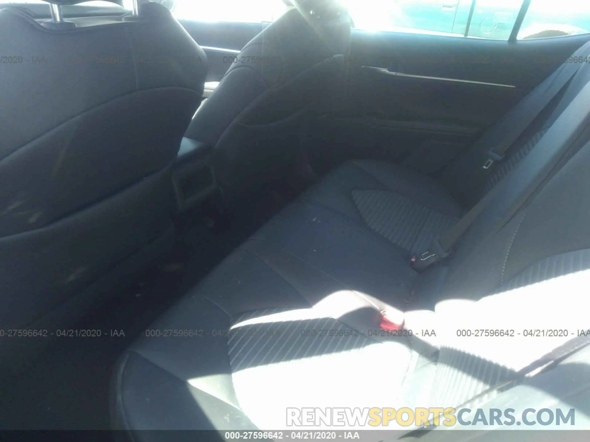 8 Photograph of a damaged car 4T1J31AK5LU520592 TOYOTA CAMRY 2020