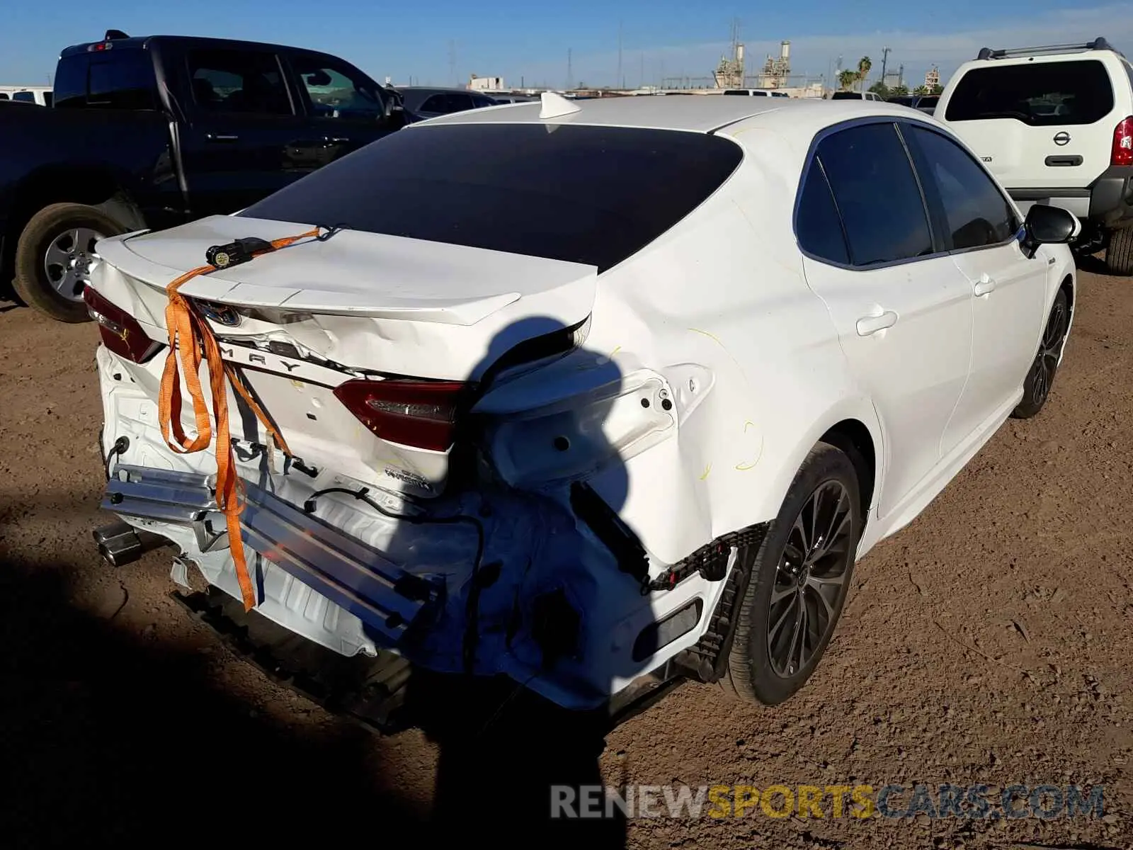 4 Photograph of a damaged car 4T1J31AK6LU016729 TOYOTA CAMRY 2020