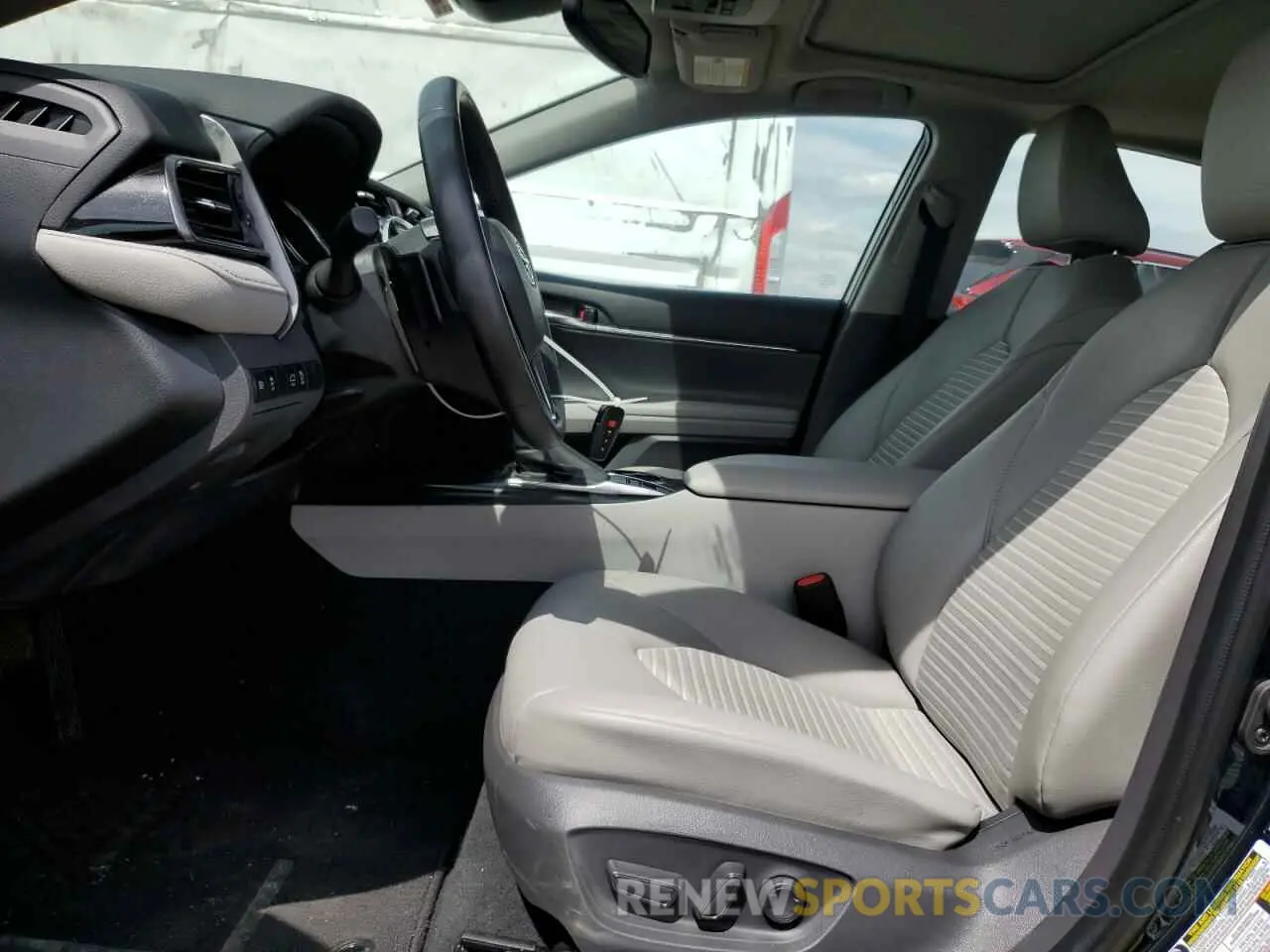 7 Photograph of a damaged car 4T1J31AK6LU535764 TOYOTA CAMRY 2020