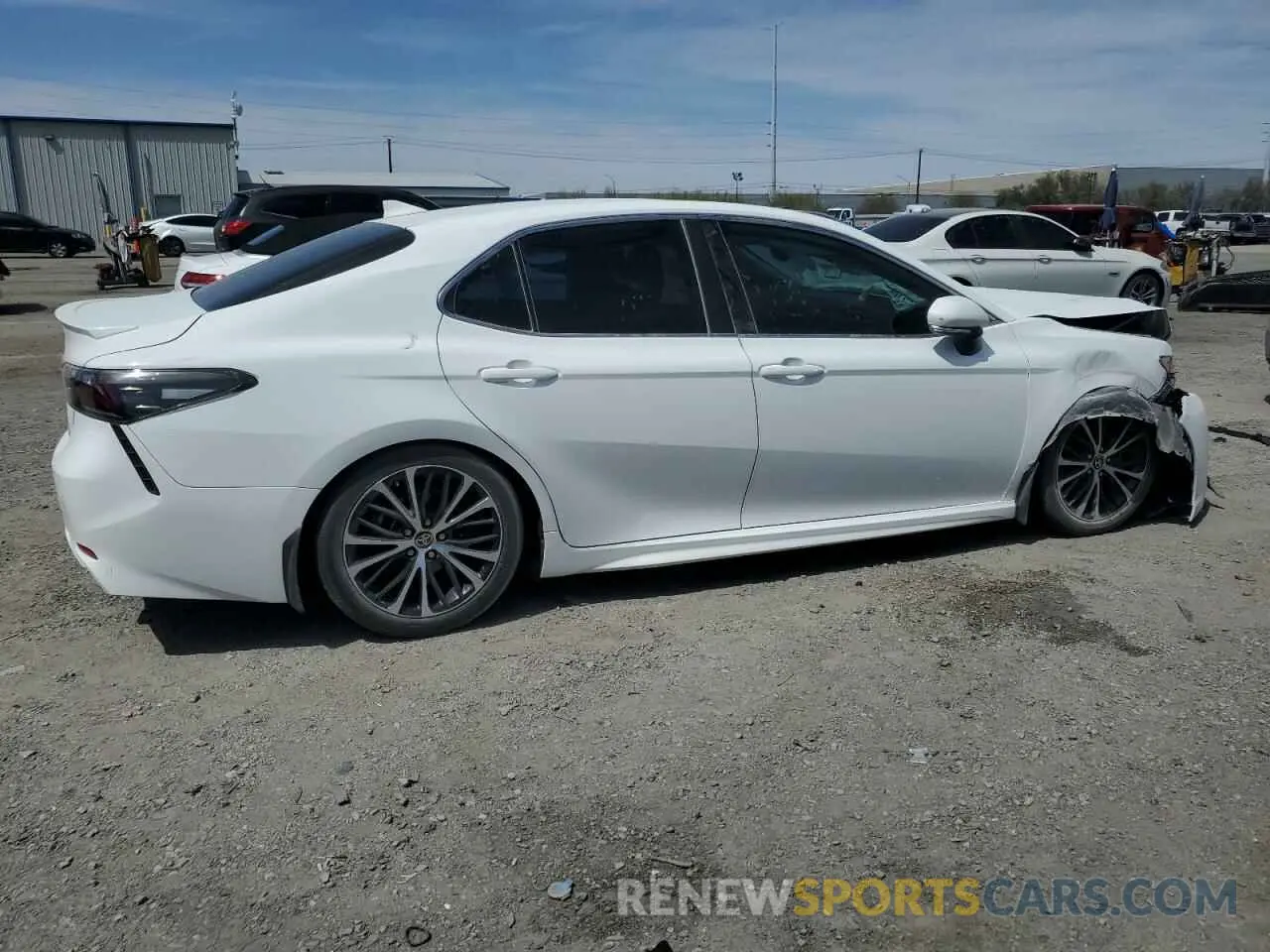 3 Photograph of a damaged car 4T1J31AK7LU543307 TOYOTA CAMRY 2020