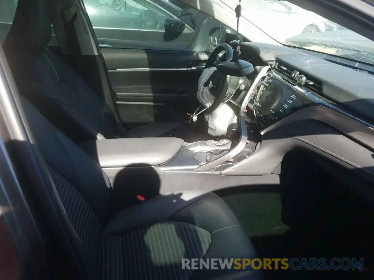 5 Photograph of a damaged car 4T1J31AK9LU520305 TOYOTA CAMRY 2020