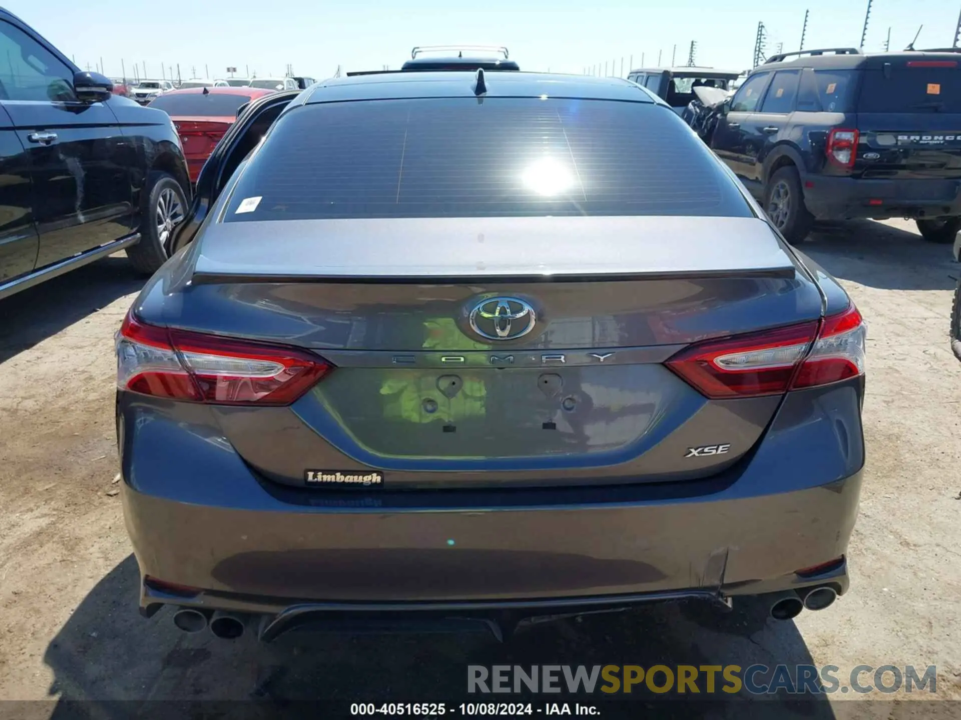 16 Photograph of a damaged car 4T1K61AK0LU355501 TOYOTA CAMRY 2020