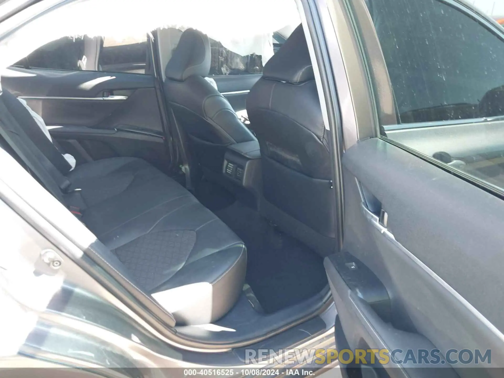 8 Photograph of a damaged car 4T1K61AK0LU355501 TOYOTA CAMRY 2020