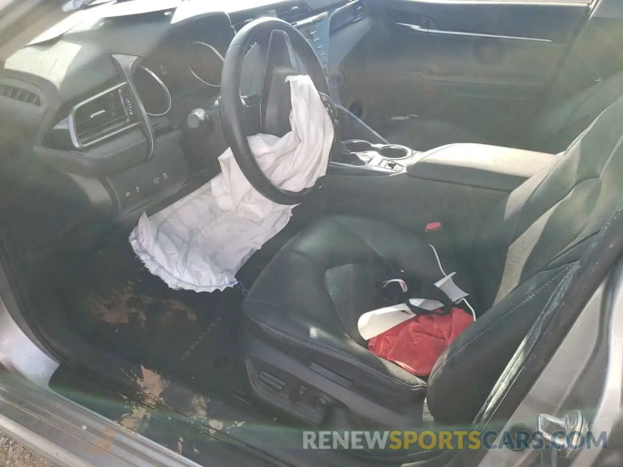 7 Photograph of a damaged car 4T1K61AK0LU924444 TOYOTA CAMRY 2020