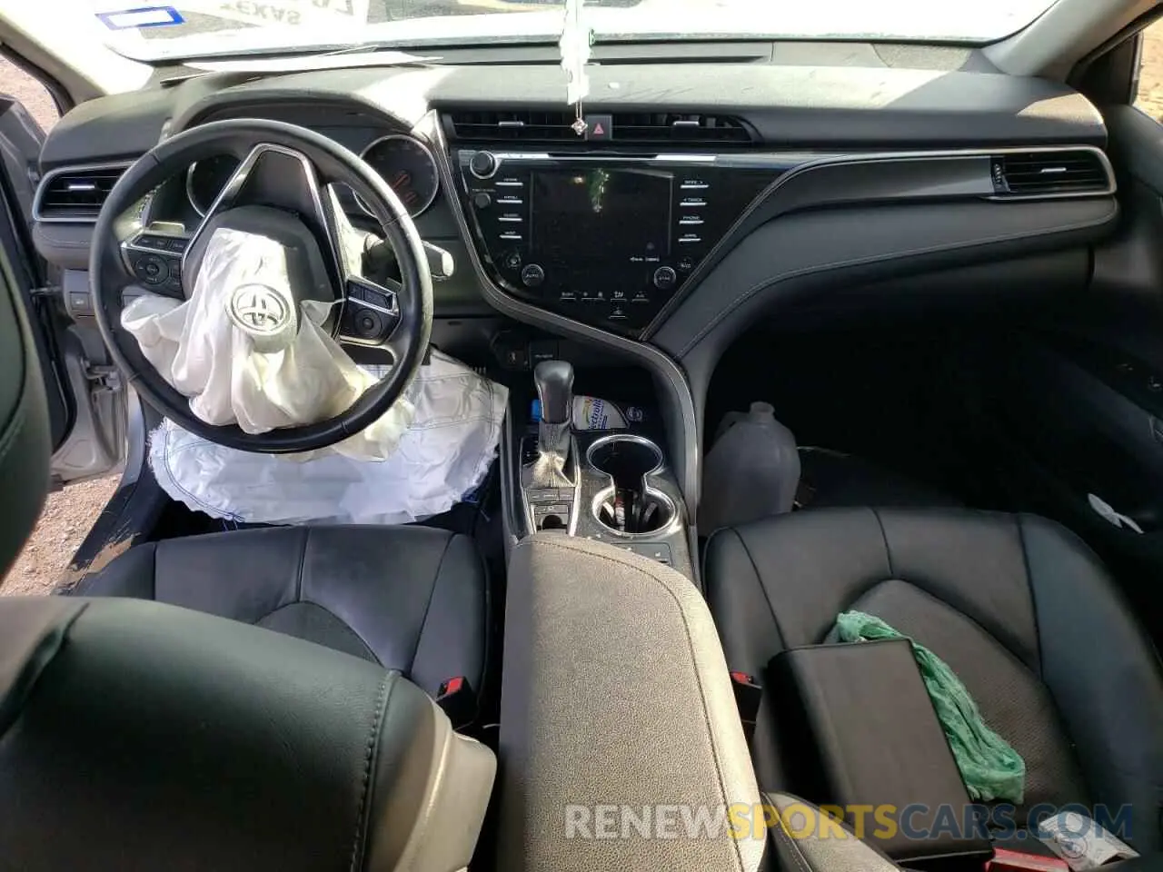 8 Photograph of a damaged car 4T1K61AK0LU924444 TOYOTA CAMRY 2020