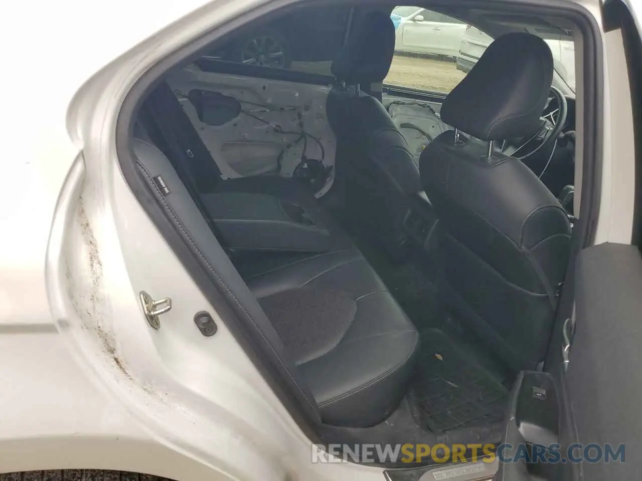 10 Photograph of a damaged car 4T1K61AK1LU378074 TOYOTA CAMRY 2020
