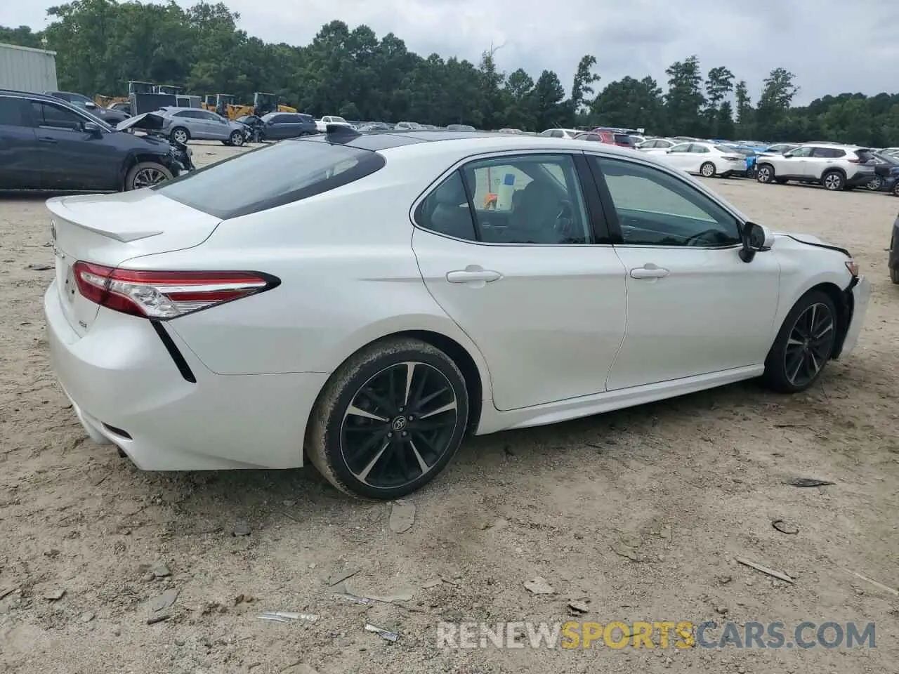 3 Photograph of a damaged car 4T1K61AK1LU386286 TOYOTA CAMRY 2020