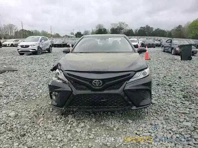 11 Photograph of a damaged car 4T1K61AK2LU506161 TOYOTA CAMRY 2020