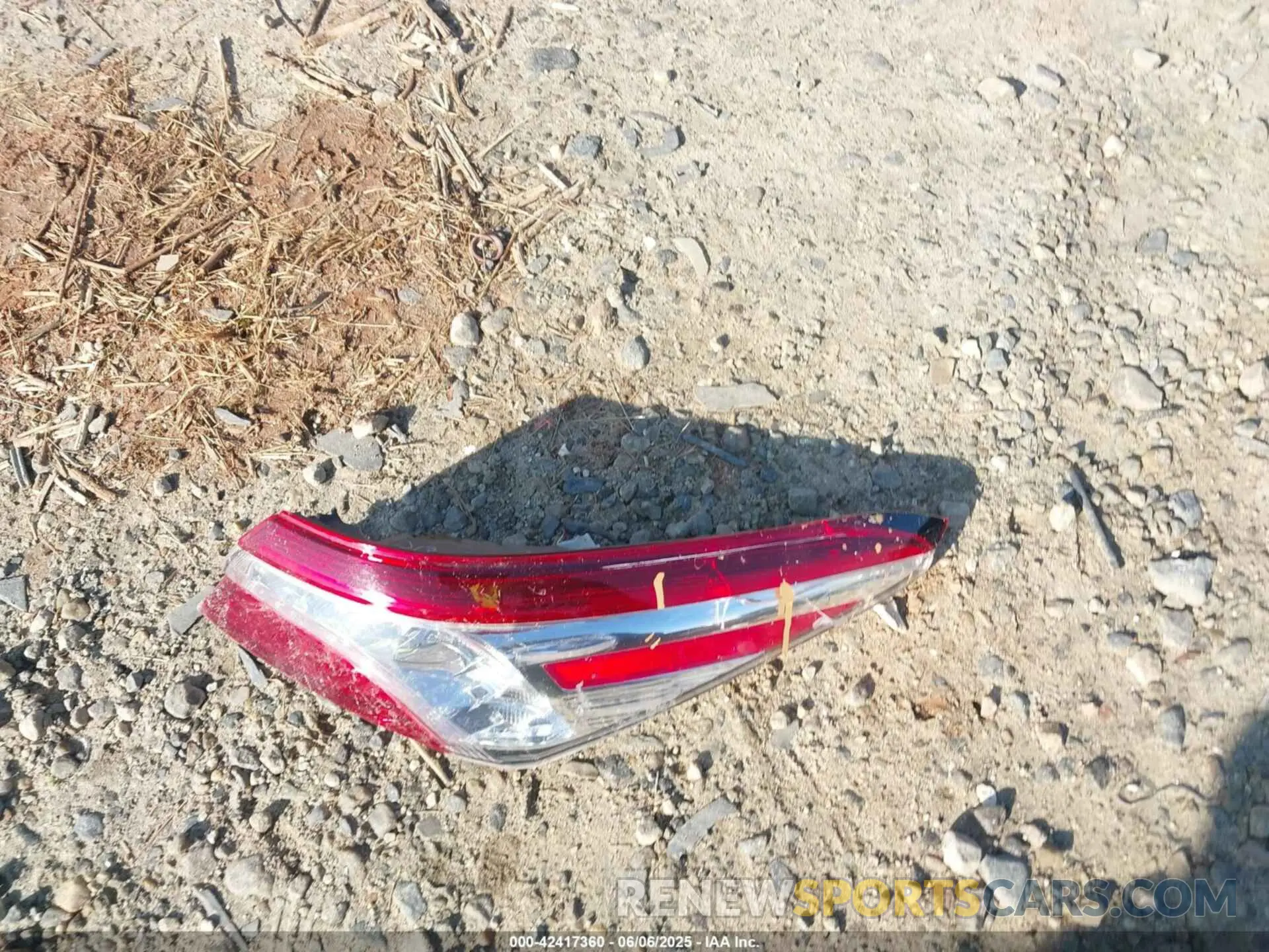 11 Photograph of a damaged car 4T1K61AK3LU320967 TOYOTA CAMRY 2020