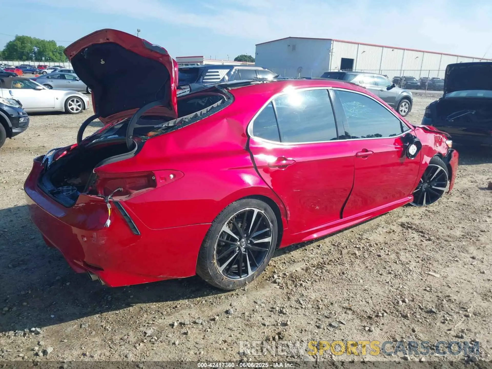 4 Photograph of a damaged car 4T1K61AK3LU320967 TOYOTA CAMRY 2020