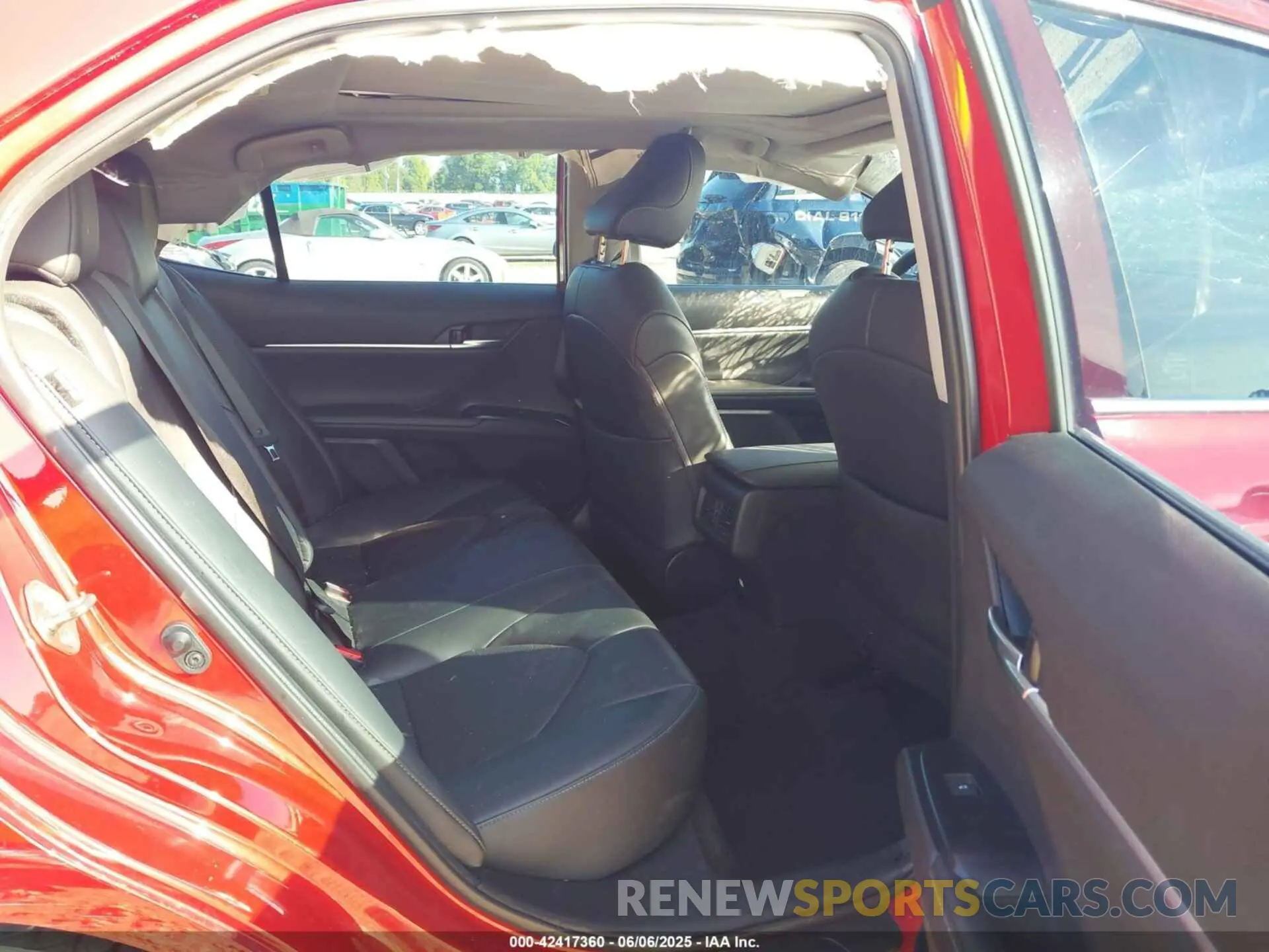 8 Photograph of a damaged car 4T1K61AK3LU320967 TOYOTA CAMRY 2020