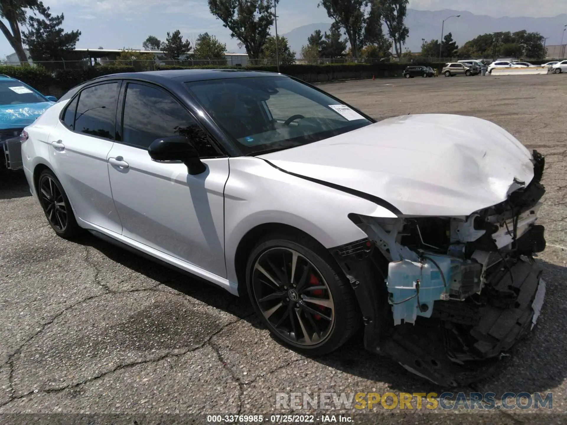 1 Photograph of a damaged car 4T1K61AK3LU334268 TOYOTA CAMRY 2020