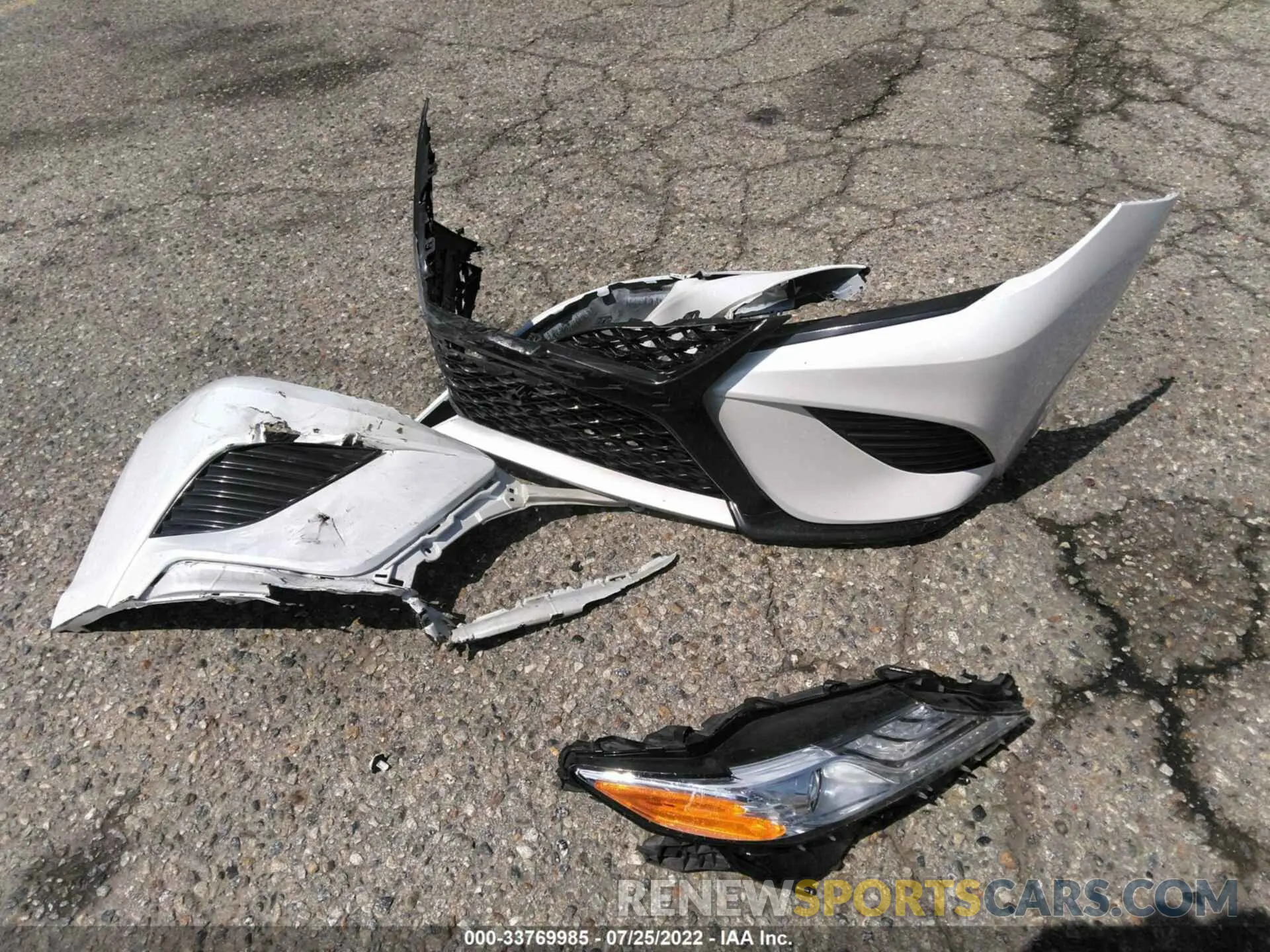 12 Photograph of a damaged car 4T1K61AK3LU334268 TOYOTA CAMRY 2020