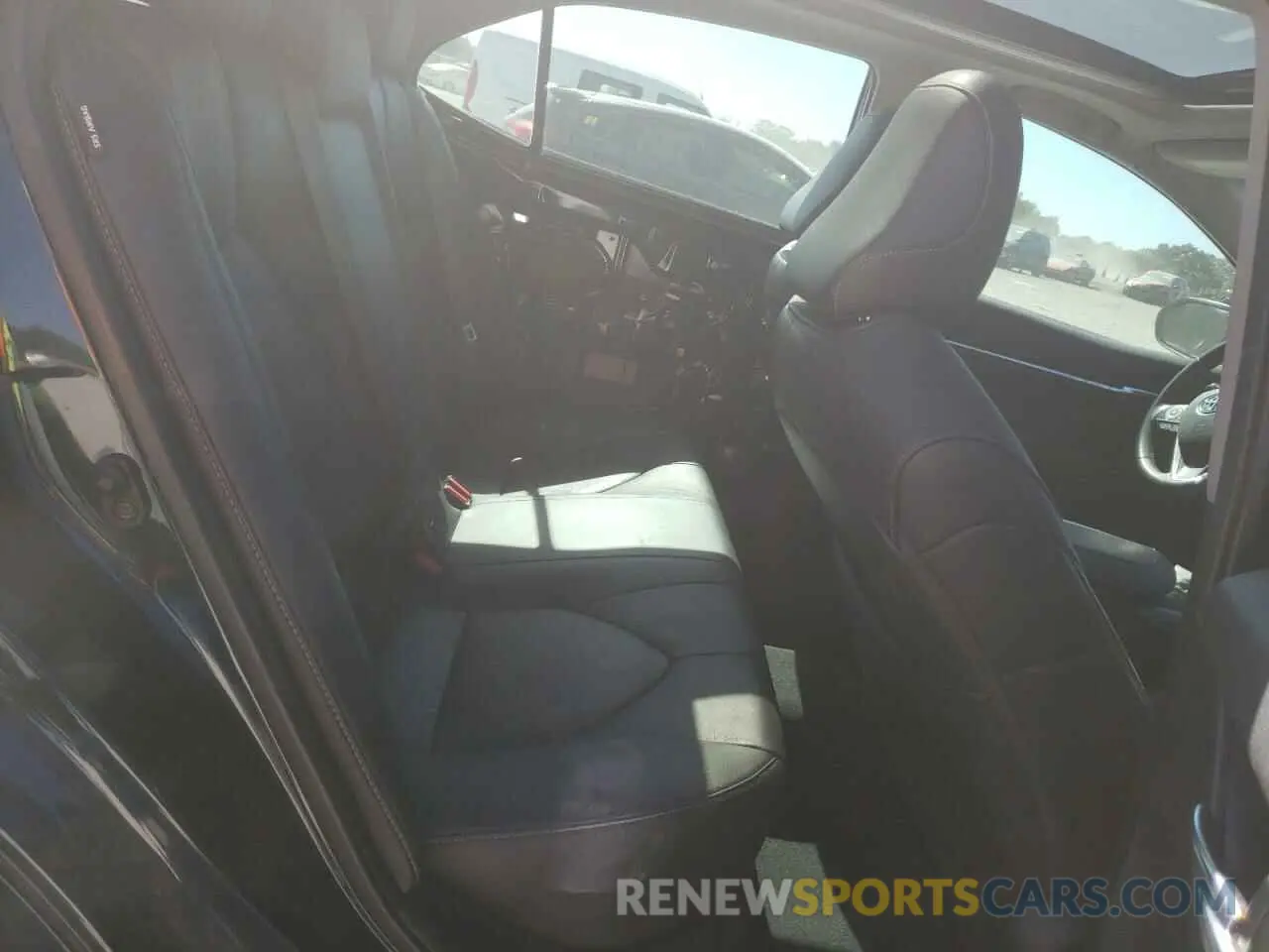 10 Photograph of a damaged car 4T1K61AK3LU936362 TOYOTA CAMRY 2020