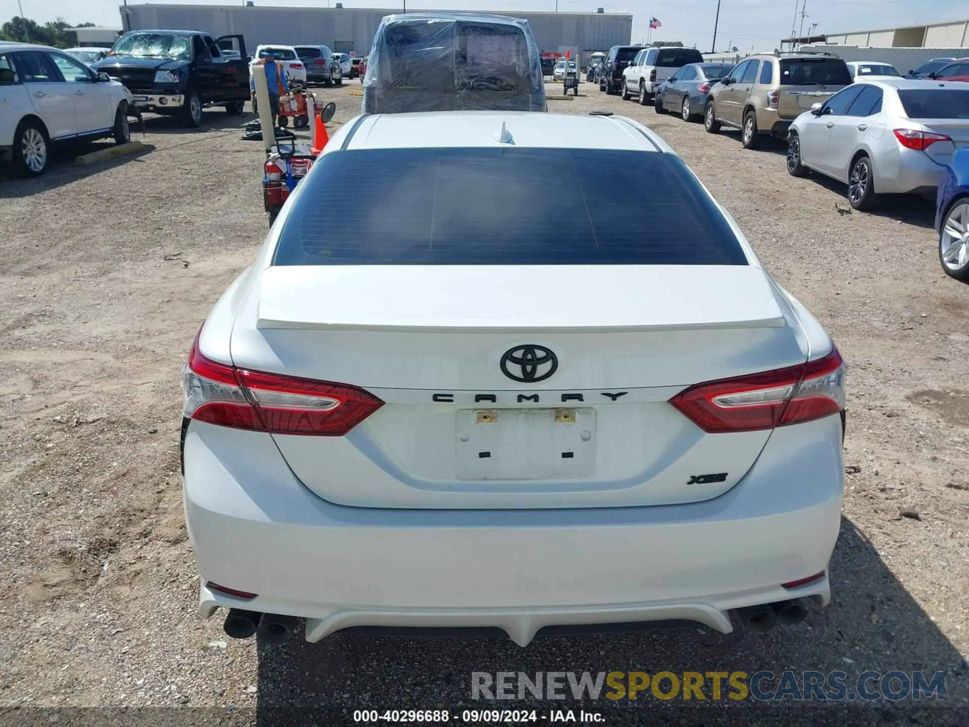 16 Photograph of a damaged car 4T1K61AK3LU950245 TOYOTA CAMRY 2020