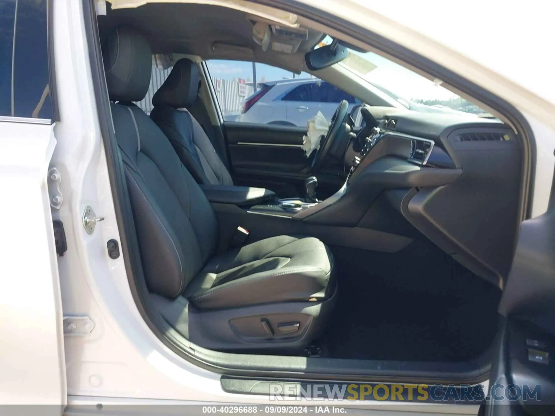 5 Photograph of a damaged car 4T1K61AK3LU950245 TOYOTA CAMRY 2020