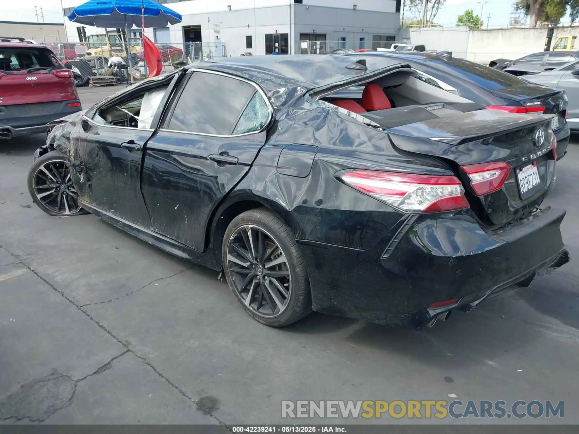 3 Photograph of a damaged car 4T1K61AK4LU303885 TOYOTA CAMRY 2020