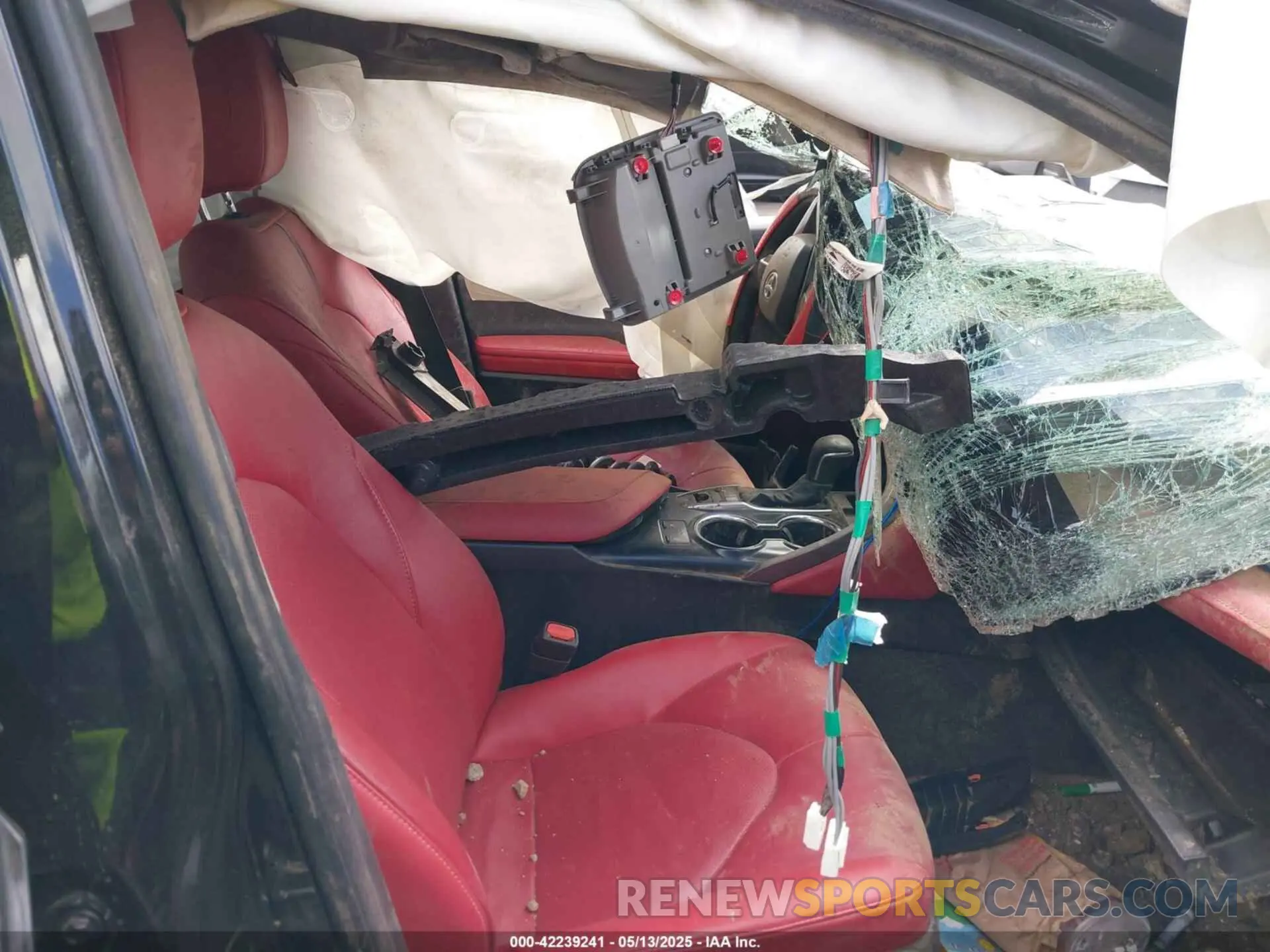 5 Photograph of a damaged car 4T1K61AK4LU303885 TOYOTA CAMRY 2020