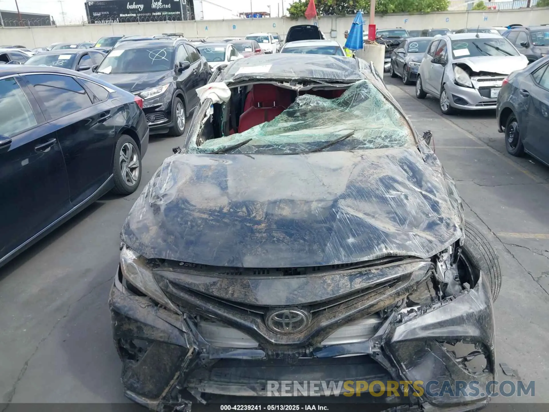 6 Photograph of a damaged car 4T1K61AK4LU303885 TOYOTA CAMRY 2020