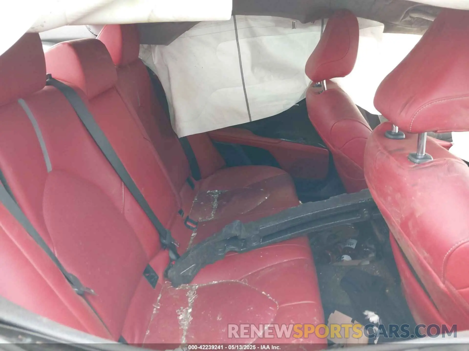 8 Photograph of a damaged car 4T1K61AK4LU303885 TOYOTA CAMRY 2020