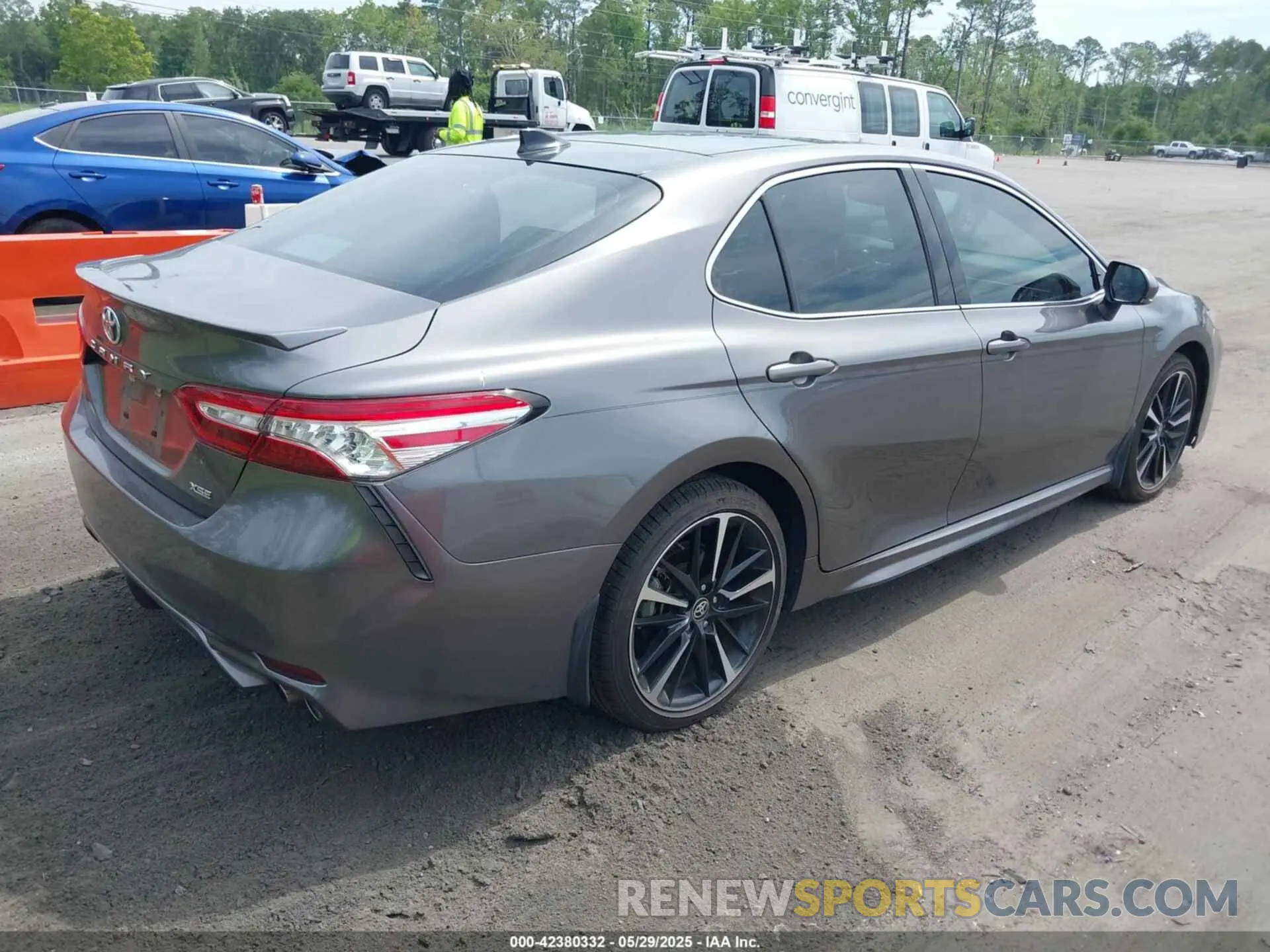 4 Photograph of a damaged car 4T1K61AK4LU989586 TOYOTA CAMRY 2020