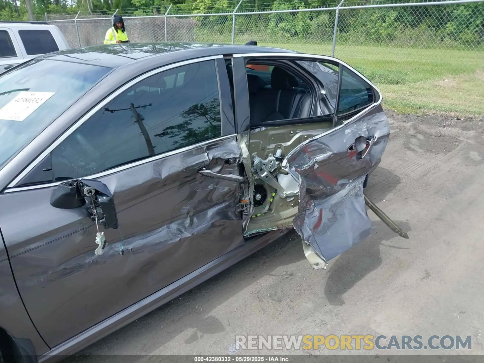 6 Photograph of a damaged car 4T1K61AK4LU989586 TOYOTA CAMRY 2020