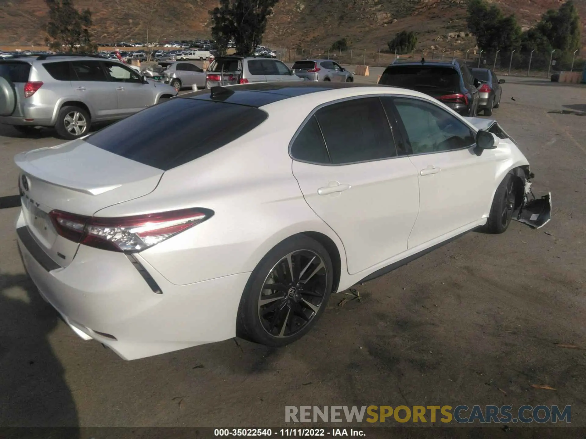 4 Photograph of a damaged car 4T1K61AK5LU400142 TOYOTA CAMRY 2020