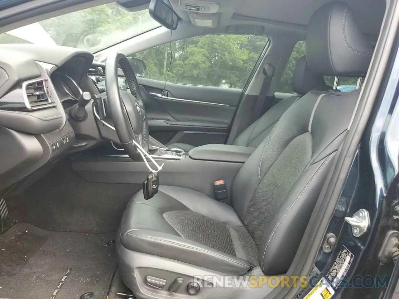 7 Photograph of a damaged car 4T1K61AK5LU506736 TOYOTA CAMRY 2020