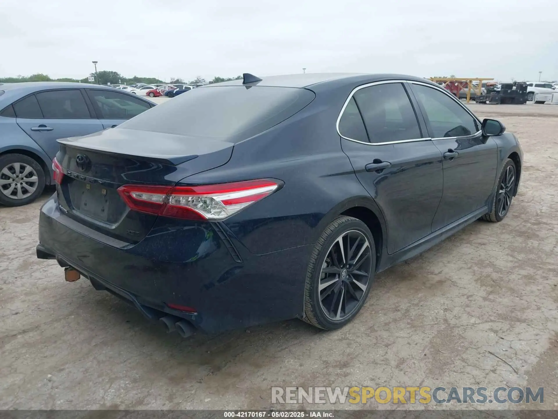 4 Photograph of a damaged car 4T1K61AK5LU876309 TOYOTA CAMRY 2020