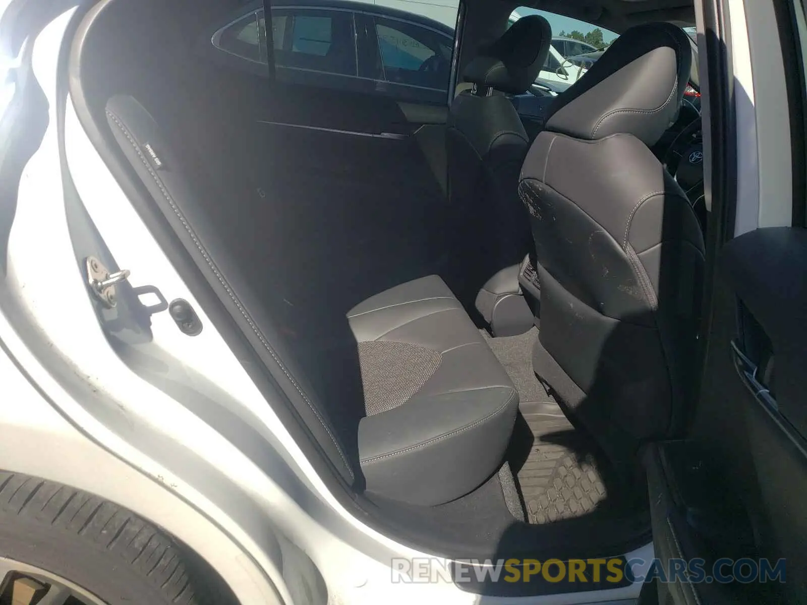 6 Photograph of a damaged car 4T1K61AK6LU302138 TOYOTA CAMRY 2020