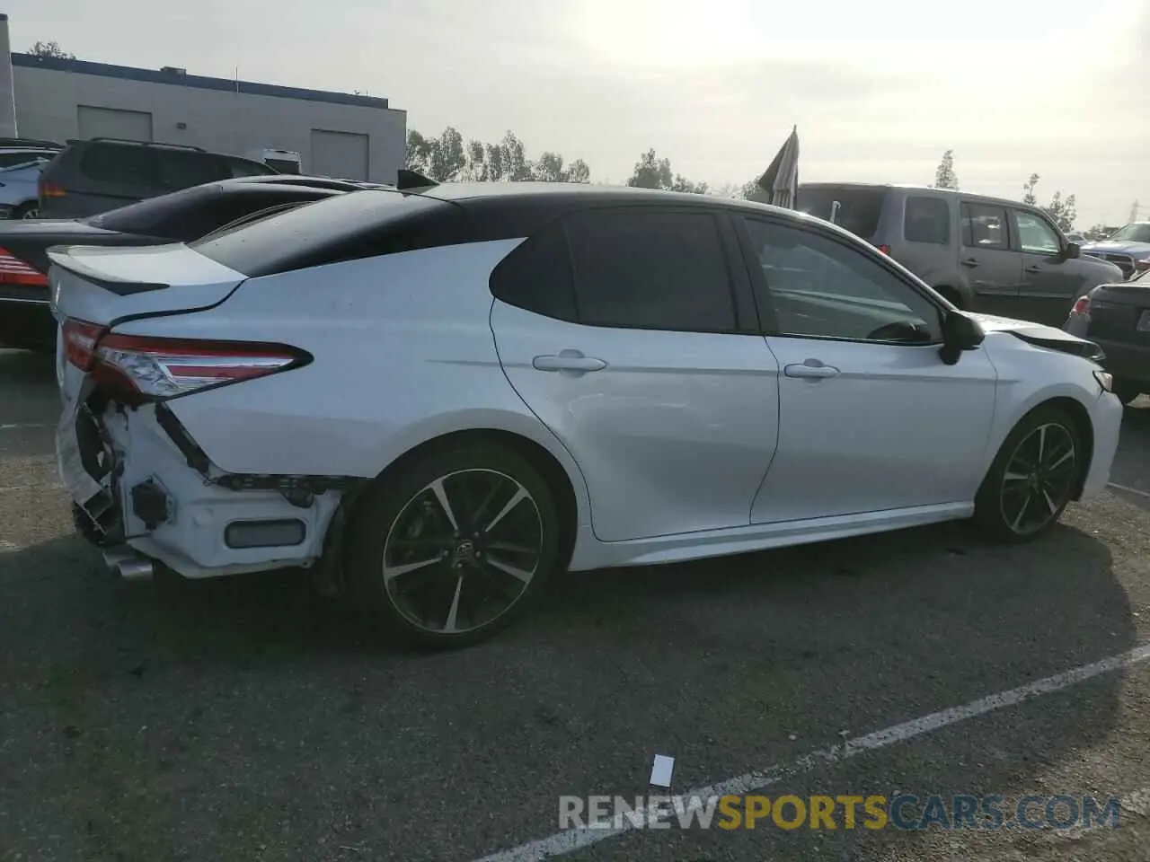 3 Photograph of a damaged car 4T1K61AK7LU327792 TOYOTA CAMRY 2020