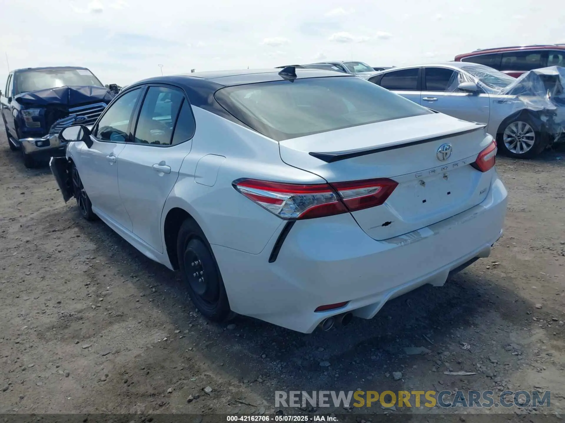 3 Photograph of a damaged car 4T1K61AK7LU373526 TOYOTA CAMRY 2020