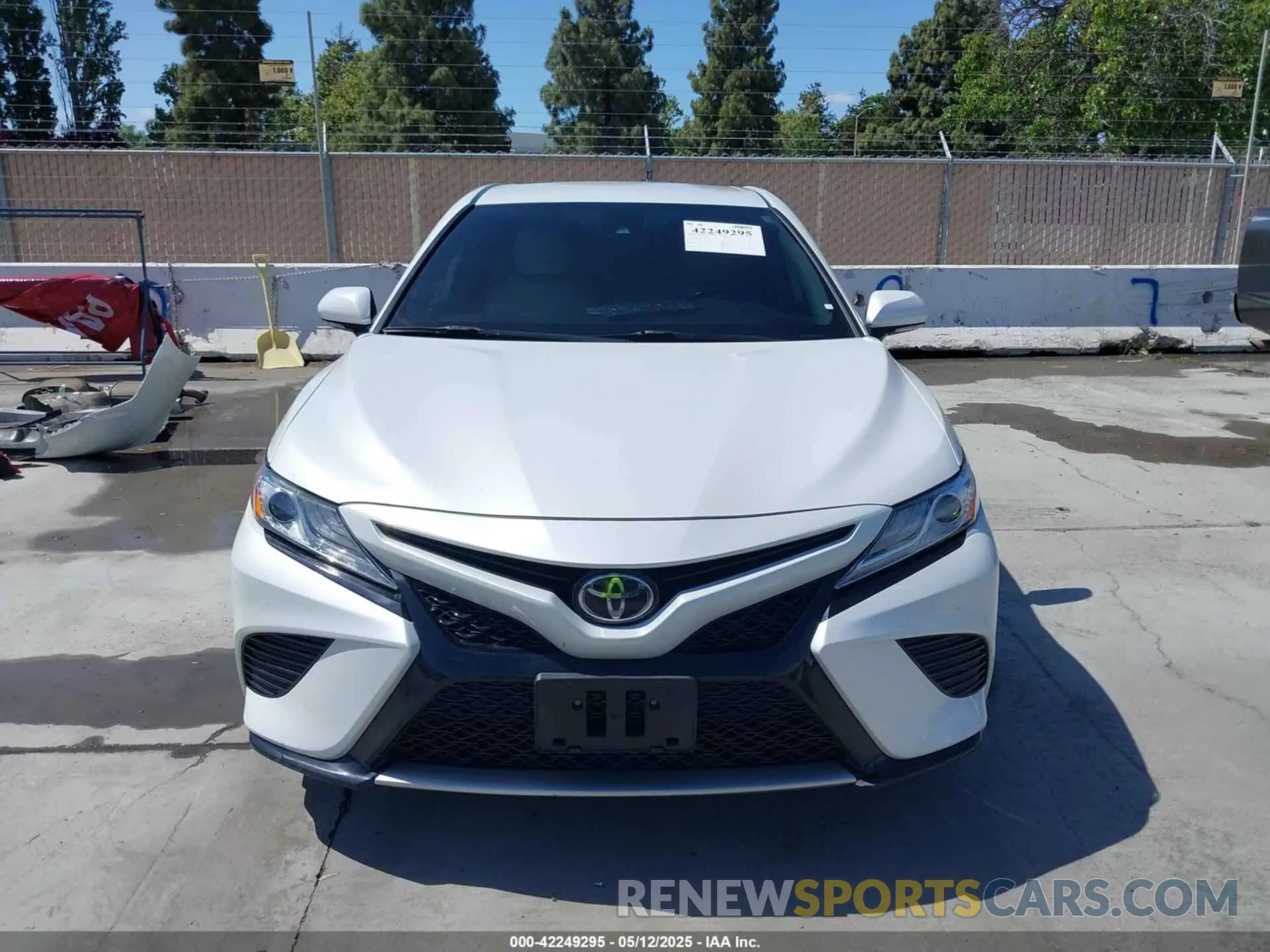 12 Photograph of a damaged car 4T1K61AK7LU504261 TOYOTA CAMRY 2020
