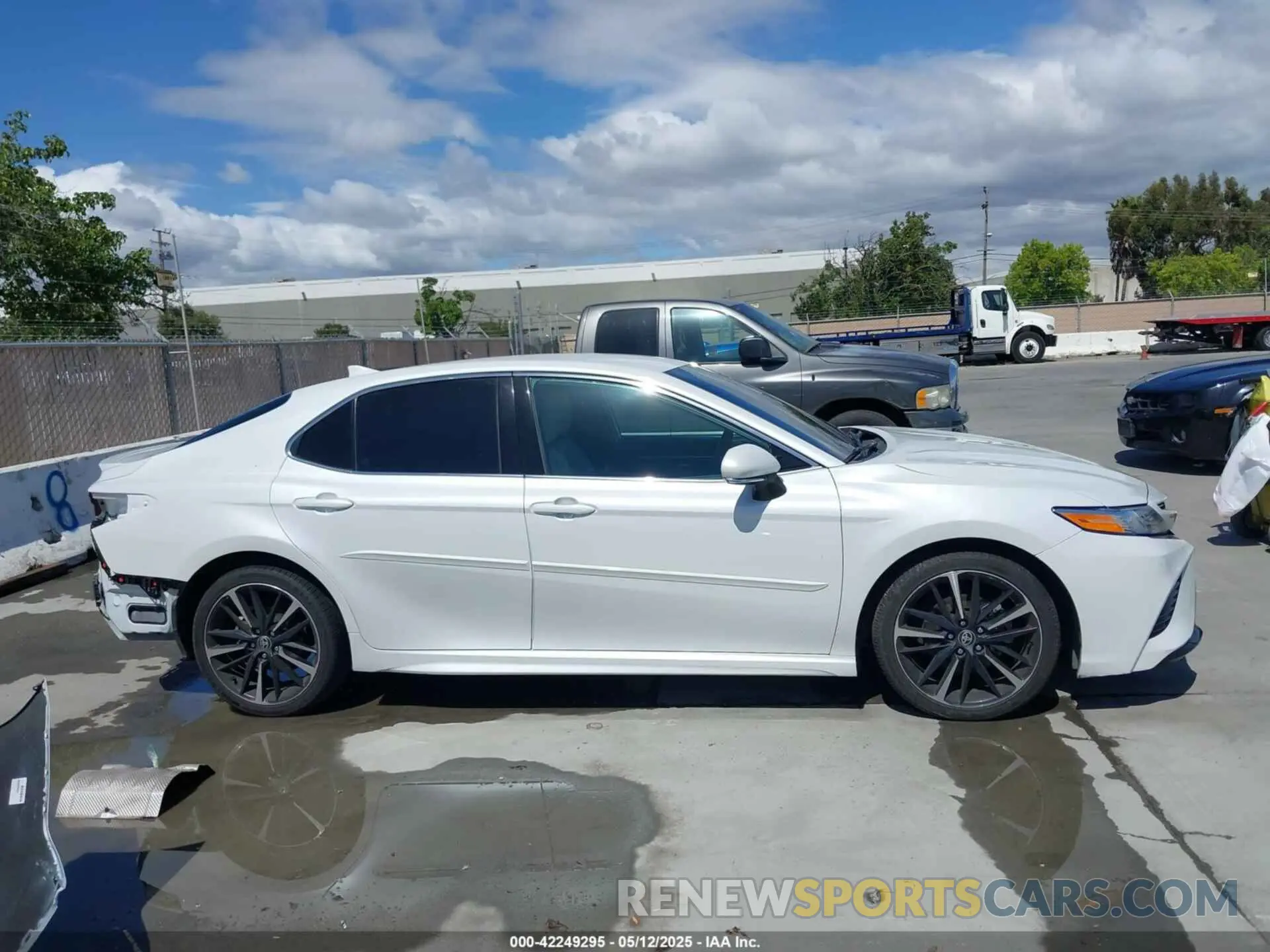 13 Photograph of a damaged car 4T1K61AK7LU504261 TOYOTA CAMRY 2020