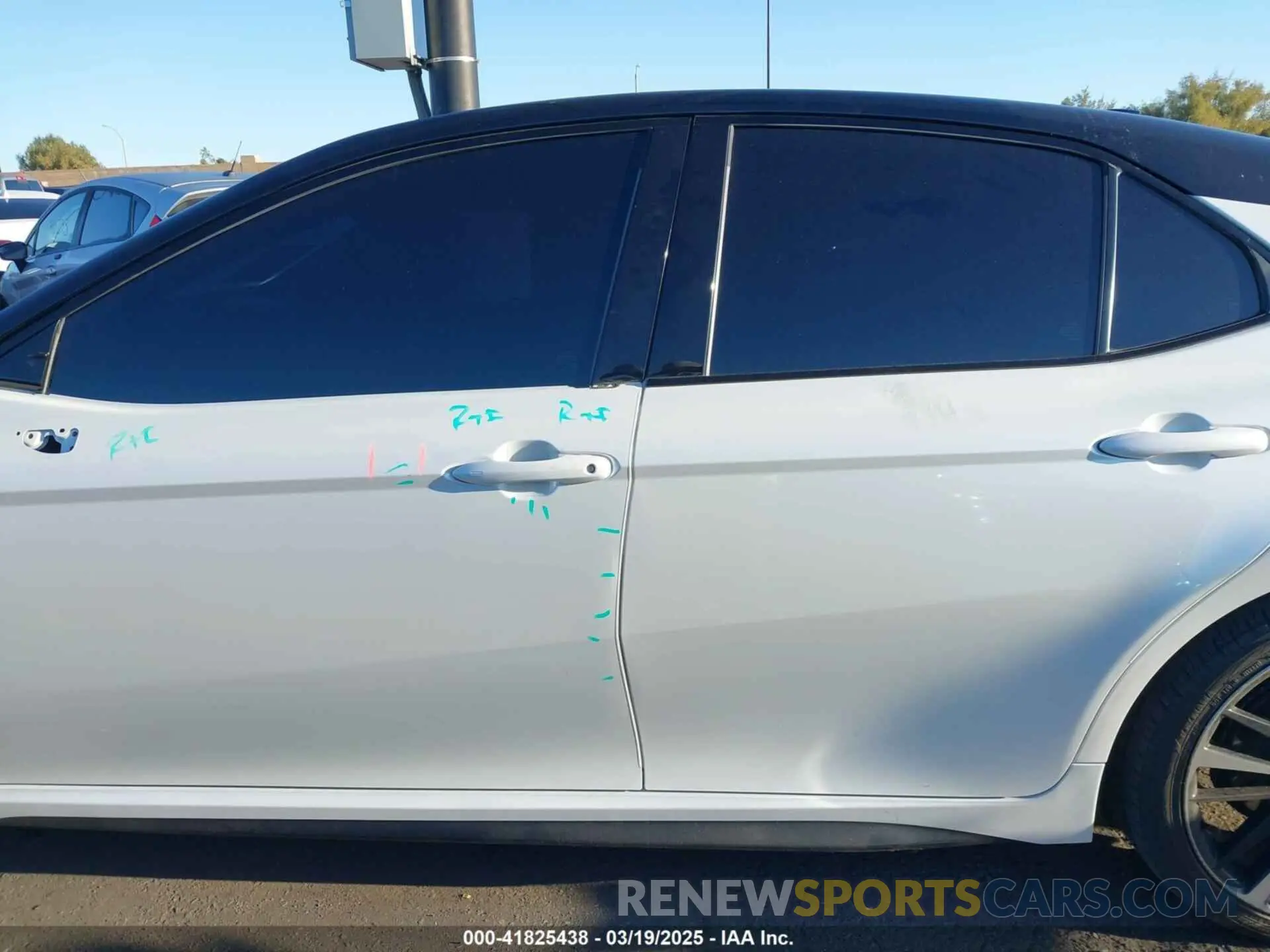 15 Photograph of a damaged car 4T1K61AK8LU368030 TOYOTA CAMRY 2020